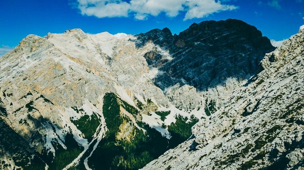 Quelle croisière propose des ateliers de peinture sur céramique en Italie?