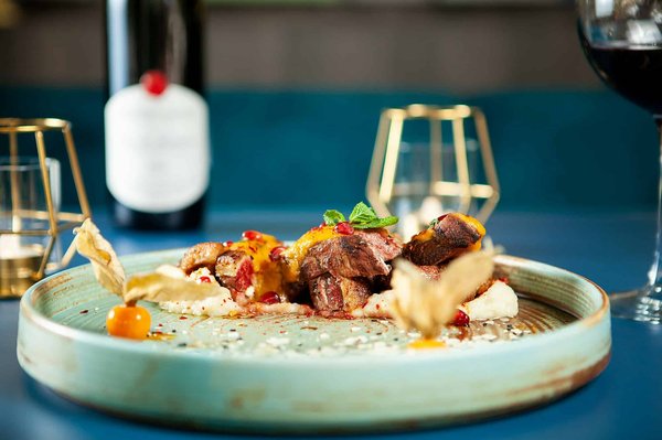 Quelle croisière permet de découvrir les traditions culinaires de l'Indonésie avec des chefs locaux?